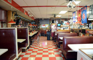 Ken's Diner outside