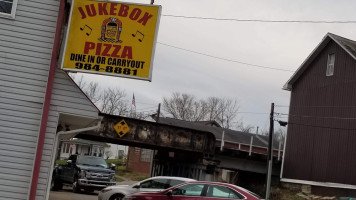 Jukebox Pizza outside