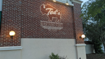 Ted's Montana Grill outside