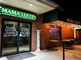 Mama Lucci Pizza inside