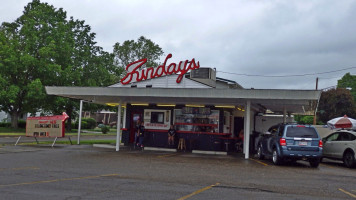 Funday's, The Root Beer Stand outside