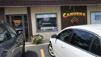 Carver’s Bbq outside