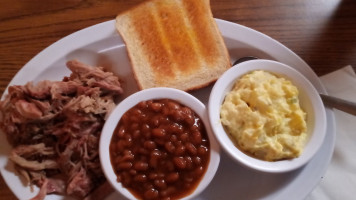 Carver’s Bbq food