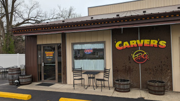 Carver’s Bbq inside