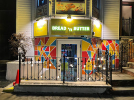 Bread 'n Butter outside