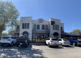 Larry's Giant Subs outside