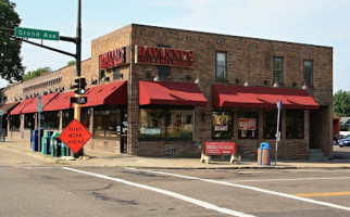 Davanni's Pizza Hot Hoagies outside