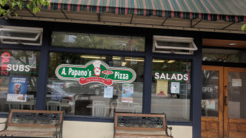 A Papano's Pizza outside