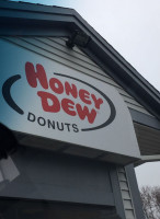 Honey Dew Donuts outside