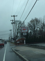 Honey Dew Donuts outside