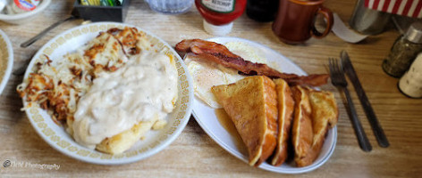 Branding Iron Cafe In White Sulphur Spr food