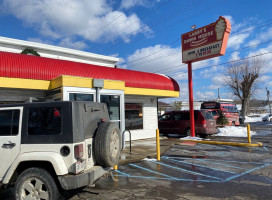 Larry's Dawg House outside