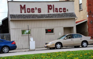 Moe's Place food