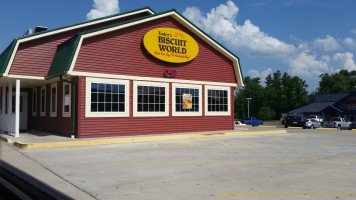 Tudor's Biscuit World outside