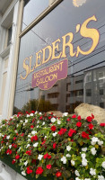 Sleder's Family Tavern outside