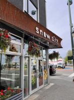 Snow City Café outside