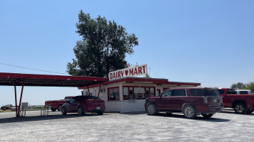 Dairy Mart outside