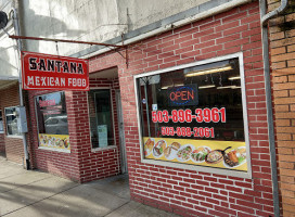 Santana's Mexican Food outside