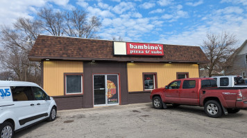 Bambinos Pizza outside