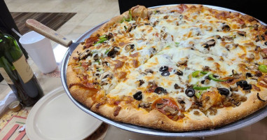 Vino's Pizza And Italian Cuisine food