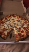 Mickey's Pizza food