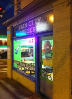 Rain City Burgers outside