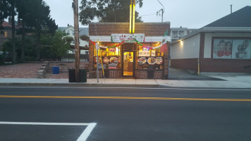 Los Tres Amigo Taqueria Inc outside