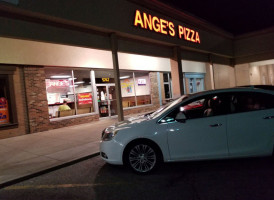 Ange's Pizza food