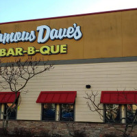 Famous Dave's B-que food