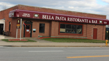 Bella Pasta outside