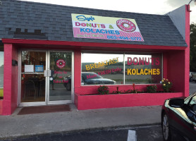 Sigy's Donuts Kolaches outside