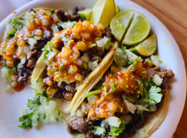 Lilly's Tacos food