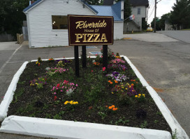 Riverside House Of Pizza outside