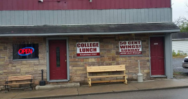 The College Lunch outside