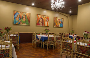 Taj Mahal Indian Cuisine inside