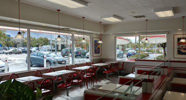 In-n-out Burger inside