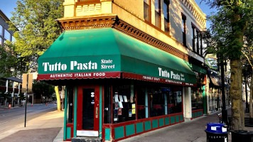 Tutto Pasta State Street outside