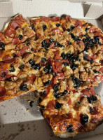 Minnelli's Pizza food