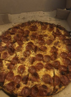 Minnelli's Pizza food