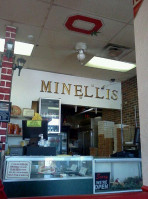 Minnelli's Pizza inside