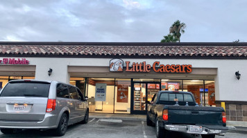 Little Caesars Pizza outside