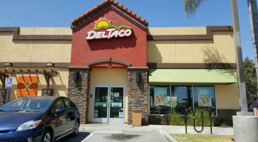 Del Taco outside