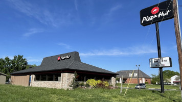 Pizza Hut outside