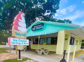 Twisty Cone Ice Cream Cakes outside