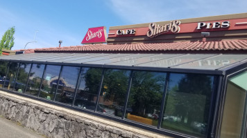 Shari's Cafe And Pies outside