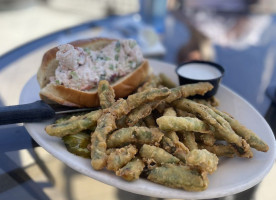 The Fish Peddler On Foss Waterway food