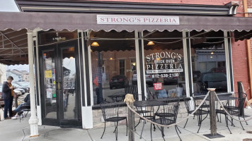 Strong's Brick Oven Pizzeria; Lawrenceburg inside