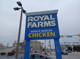 Royal Farms outside