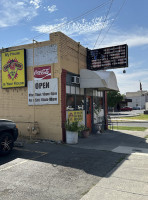 Tacos Cecy outside