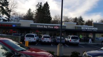 Elliott Bay Pizza Pub food